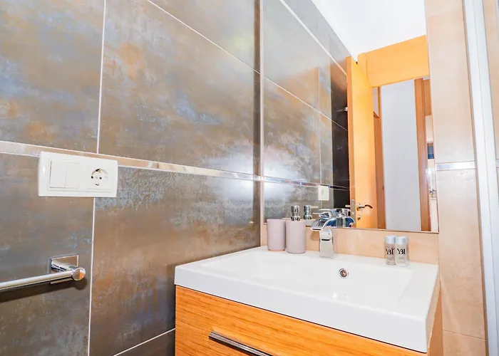 Ybh Paraguay, 15 Con Parking Gratis *